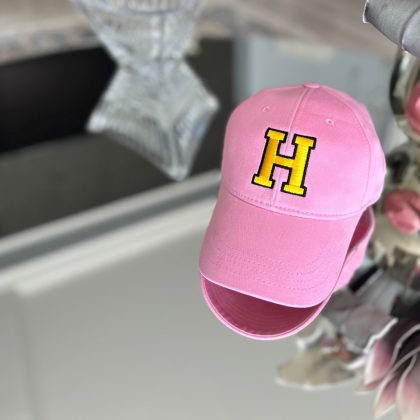 Pembe kişiye özel şapka